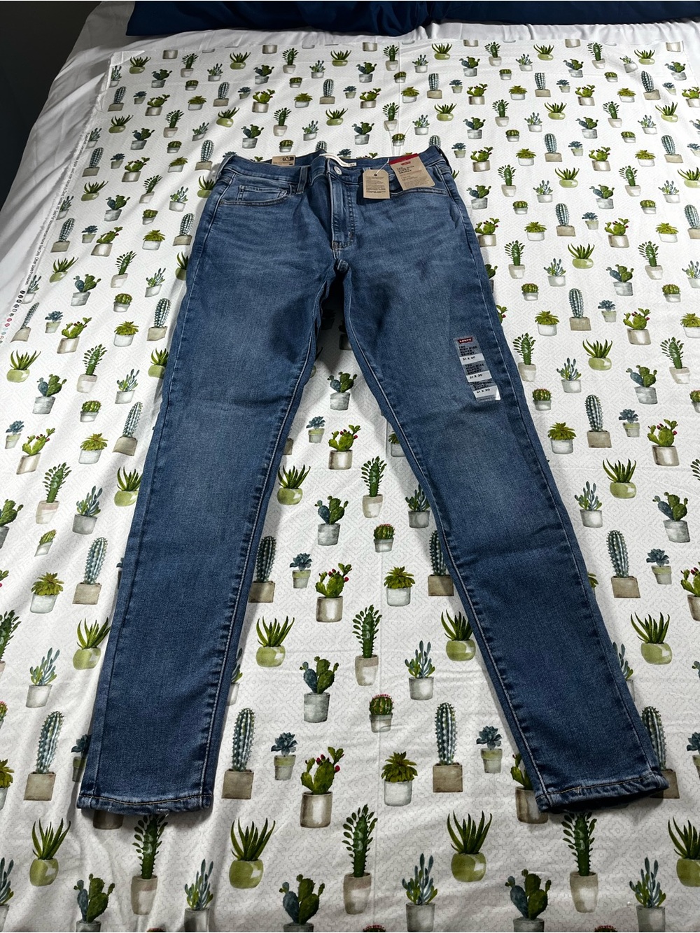 Levi’s Women’s NWT Red Tab Jeans 720 High-Rise Super Skinny Size 31X30